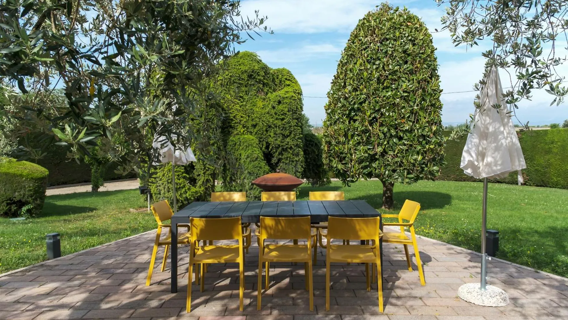 Villa Carini With 3000 Mq Garden & Heated Pool Castelnuovo del Garda 0*,  Olaszország