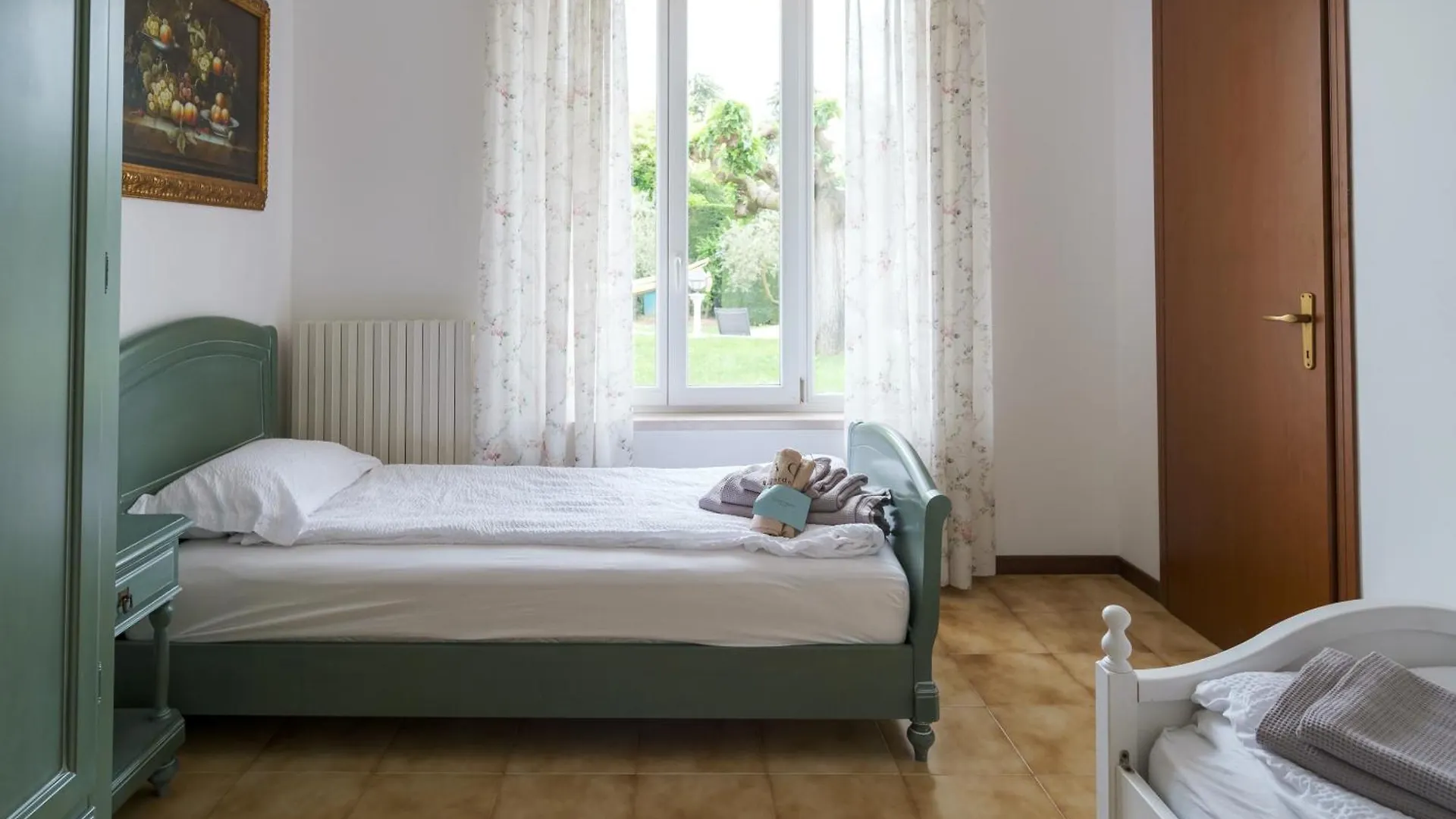 Dom wakacyjny Villa Carini With 3000 Mq Garden & Heated Pool Castelnuovo del Garda